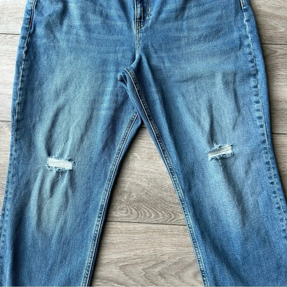 Banana Republic High Rise Straight Distressed  Jean Zion
Wash Denim - Picture 5 of 16